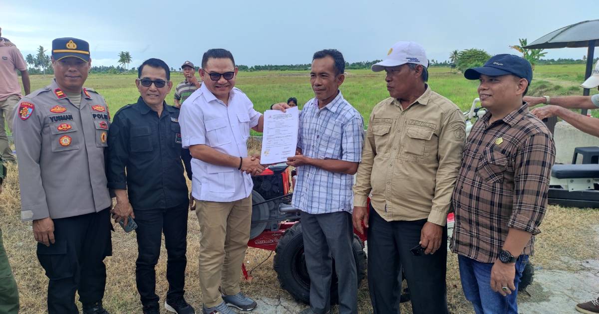 Perkuat Ketahanan Pangan, Anggota DPR RI Jaelani Bagikan Bantuan Alsintan di Kolaka Utara