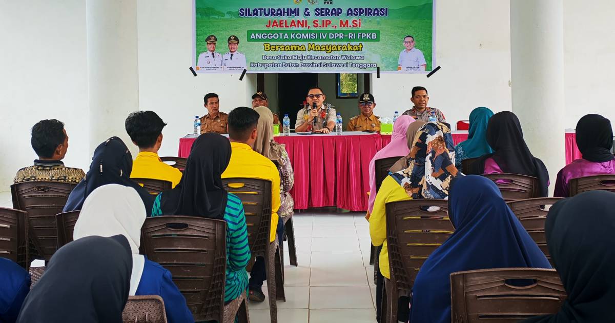 Bersama Bupati, Anggota DPR RI, Jaelani Bagikan Bibit Produktif di Kabupaten Buton