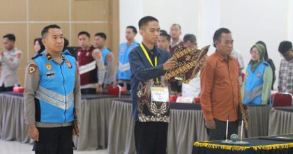 Peserta SIPSS 2026 membacakan pakta integritas pada kegiatan rekrutmen Polri di Polda Sulawesi Tenggara