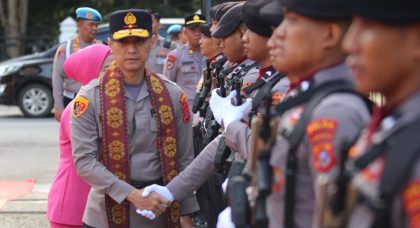 Kapolda Sultra Himawan Bayu Aji saat memimpin Welcome Parade di Polda Sultra.