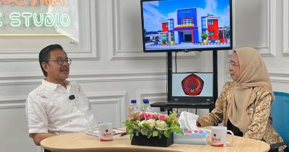 Nur Alam saat podcast membahas Unsultra dan isu dana Rp12 miliar di Studio Citas Kendari