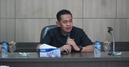Kompol Herie Pramono saat memberikan keterangan terkait kasus dugaan penipuan umrah di Polda Sultra