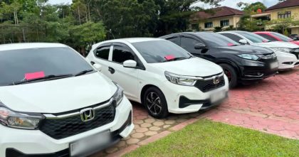Lima mobil Honda hasil pengungkapan kasus penggelapan kendaraan rental oleh Ditreskrimum Polda Sultra terparkir di halaman Mapolda Sultra.