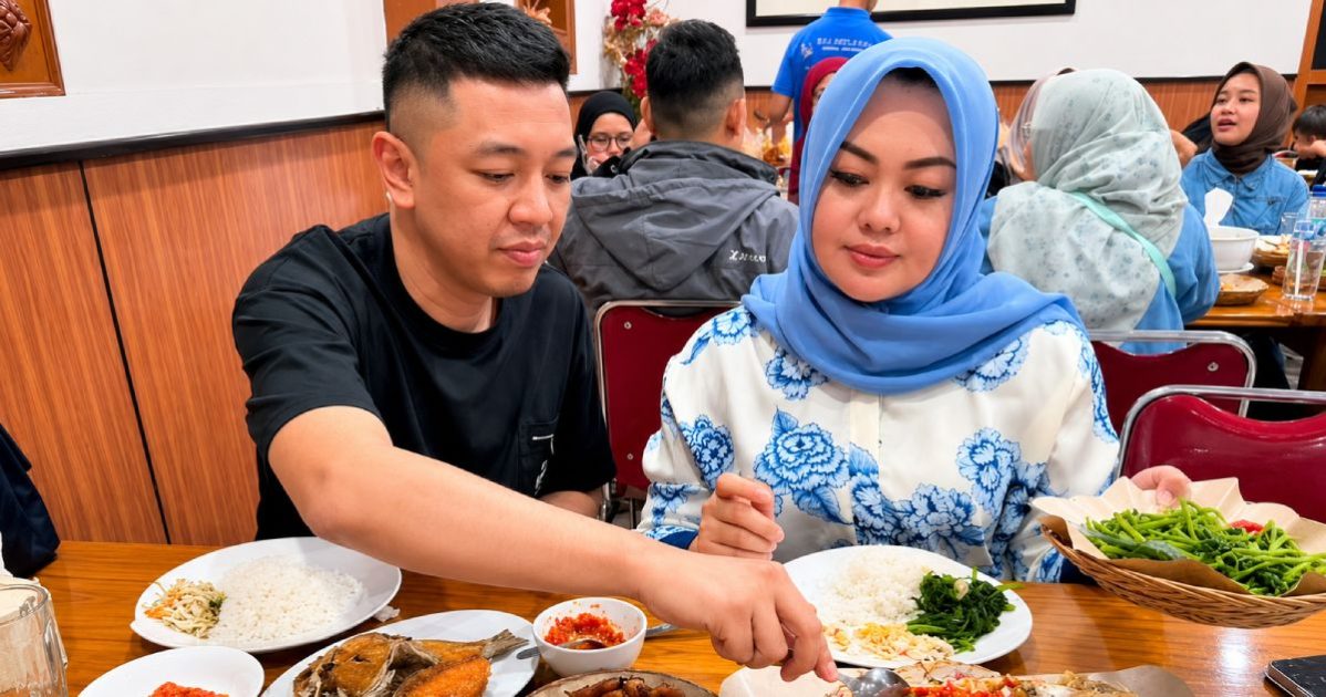 Wali Kota Kendari Siska Karina Imran dan suaminya Adriatma Dwi Putra (ADP) makan bersama di sebuah rumah makan di tengah proses gugatan perceraian dan kasus KDRT.
