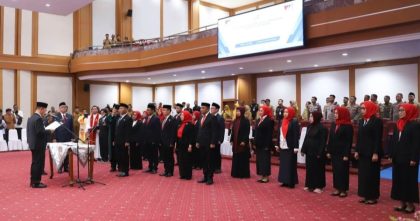 Gubernur Sultra Andi Sumangerukka melantik 26 pejabat Pemprov Sultra di Ruang Pola Kantor Gubernur Sulawesi Tenggara.