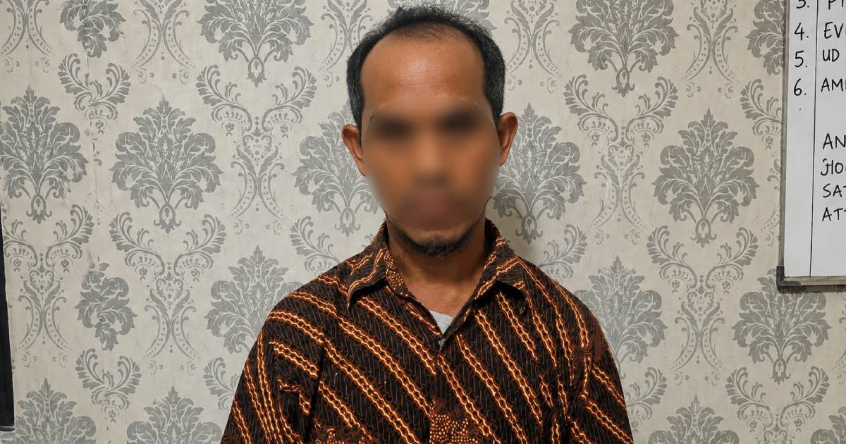 Guru mengaji berinisial MA saat diamankan Polresta Kendari terkait dugaan pencabulan terhadap santri.