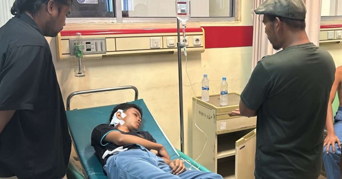 Dua pelajar SMAN 5 Kendari dirawat setelah diduga terkena busur