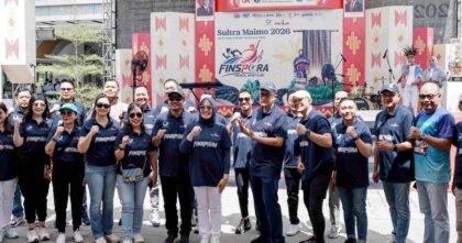Wali Kota Kendari berfoto bersama kontingen Bank Sultra pada pembukaan Finspora 2026 di The Park Kendari.
