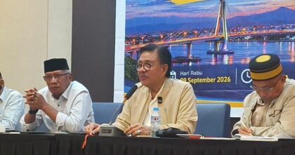 Nur Alam saat menyampaikan tanggapan soal polemik aset Pemprov Sultra dalam konferensi pers di Kendari.